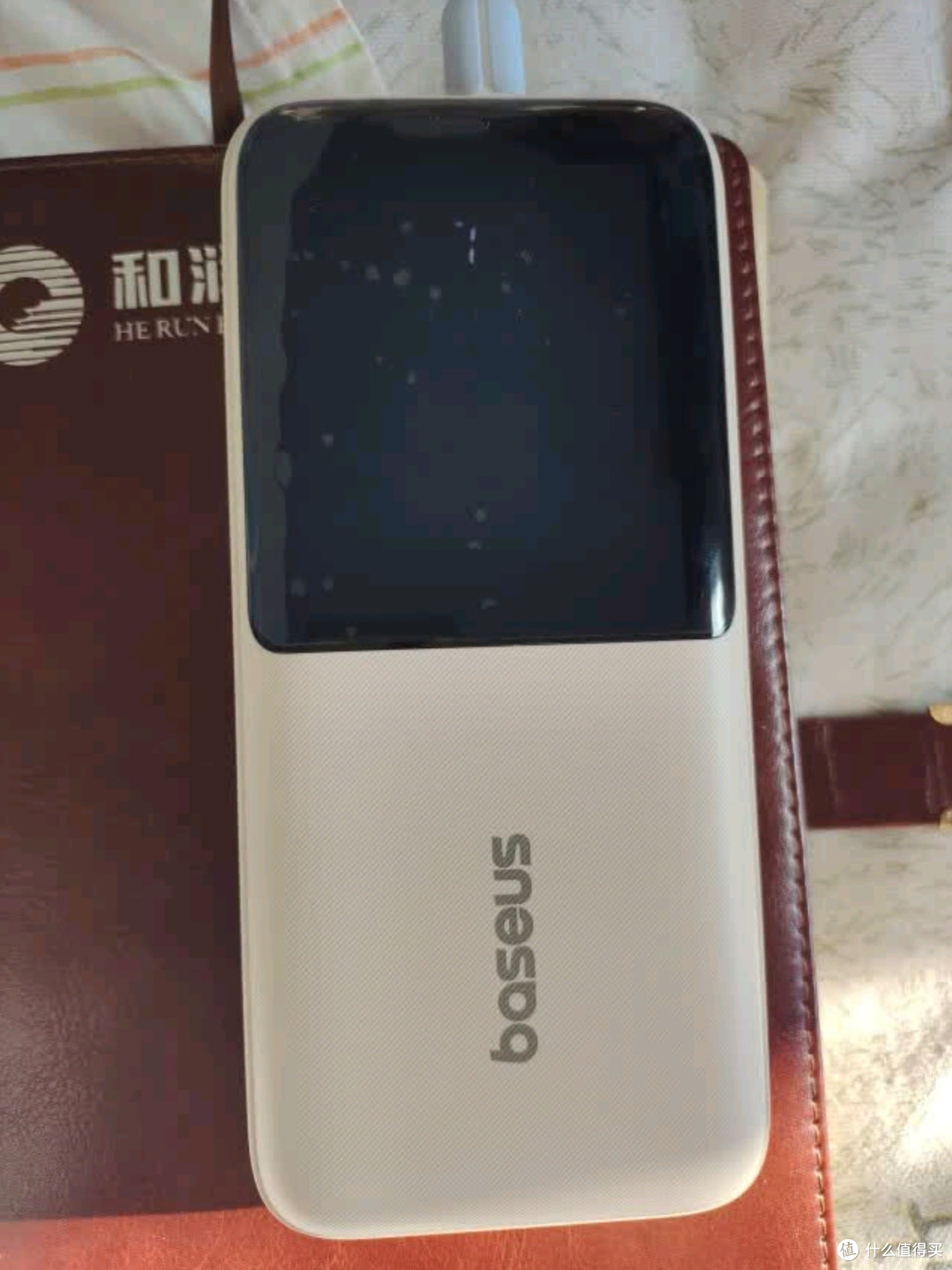 倍思自带线大容量22.5W快充极速数显充电宝轻雾蓝深度测评