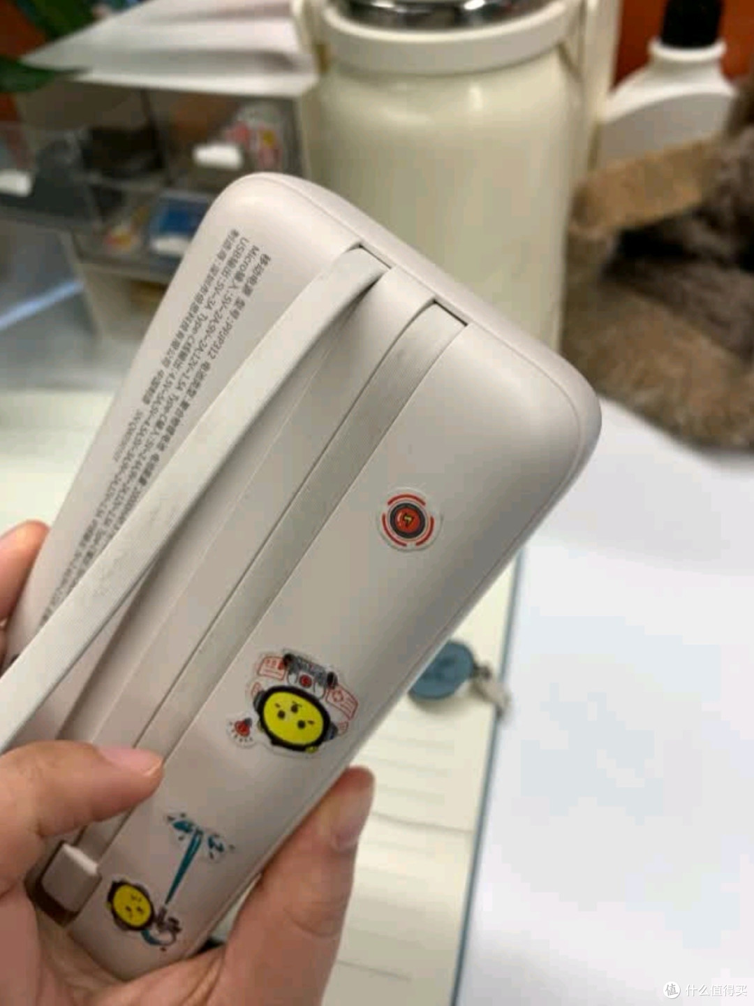 倍思自带线大容量22.5W快充极速数显充电宝轻雾蓝深度测评
