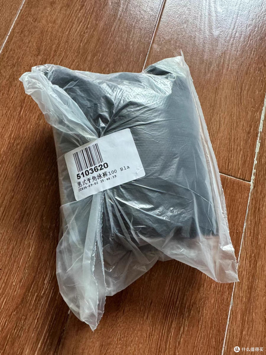 迪卡侬泳裤：假两件，防尴尬，让你在泳池“畅游无虞”