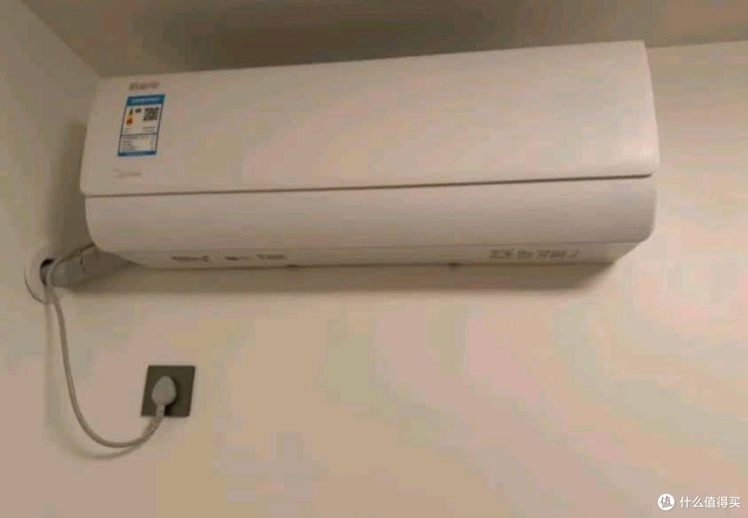 美的酷省电空调：夏日卧室里的节能清凉担当