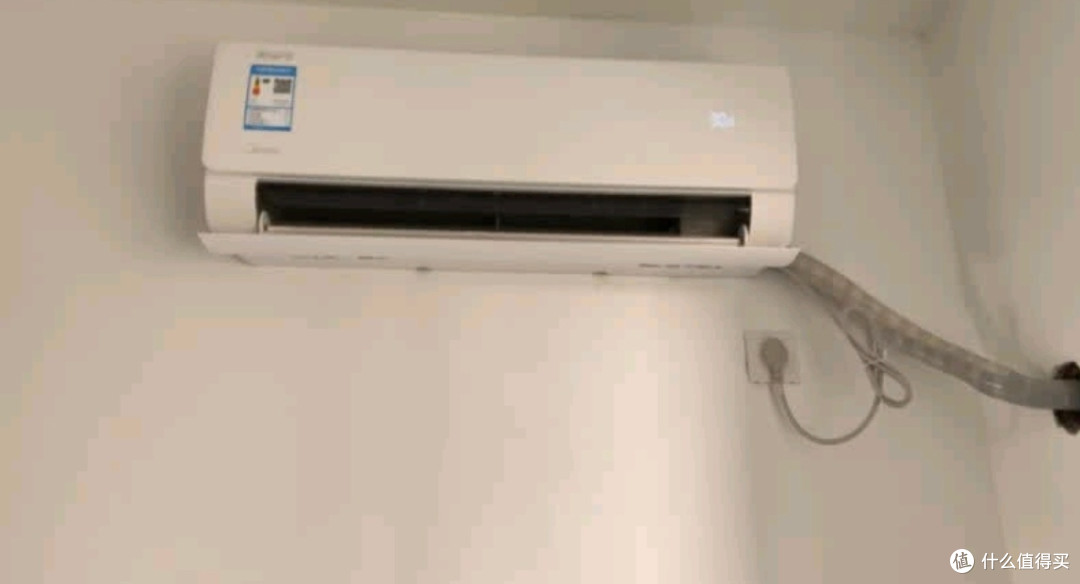 美的酷省电空调：夏日卧室里的节能清凉担当