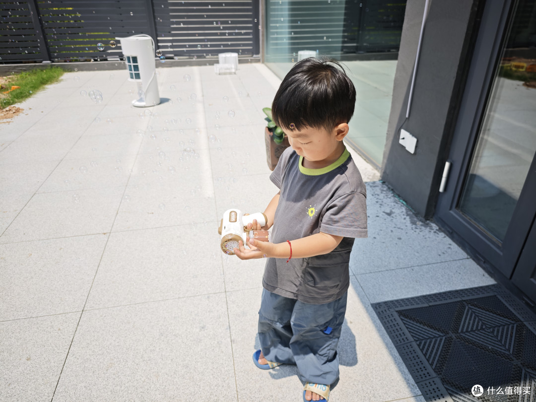 孩子的快乐制造机!这款泡泡机让娃玩到停不下来