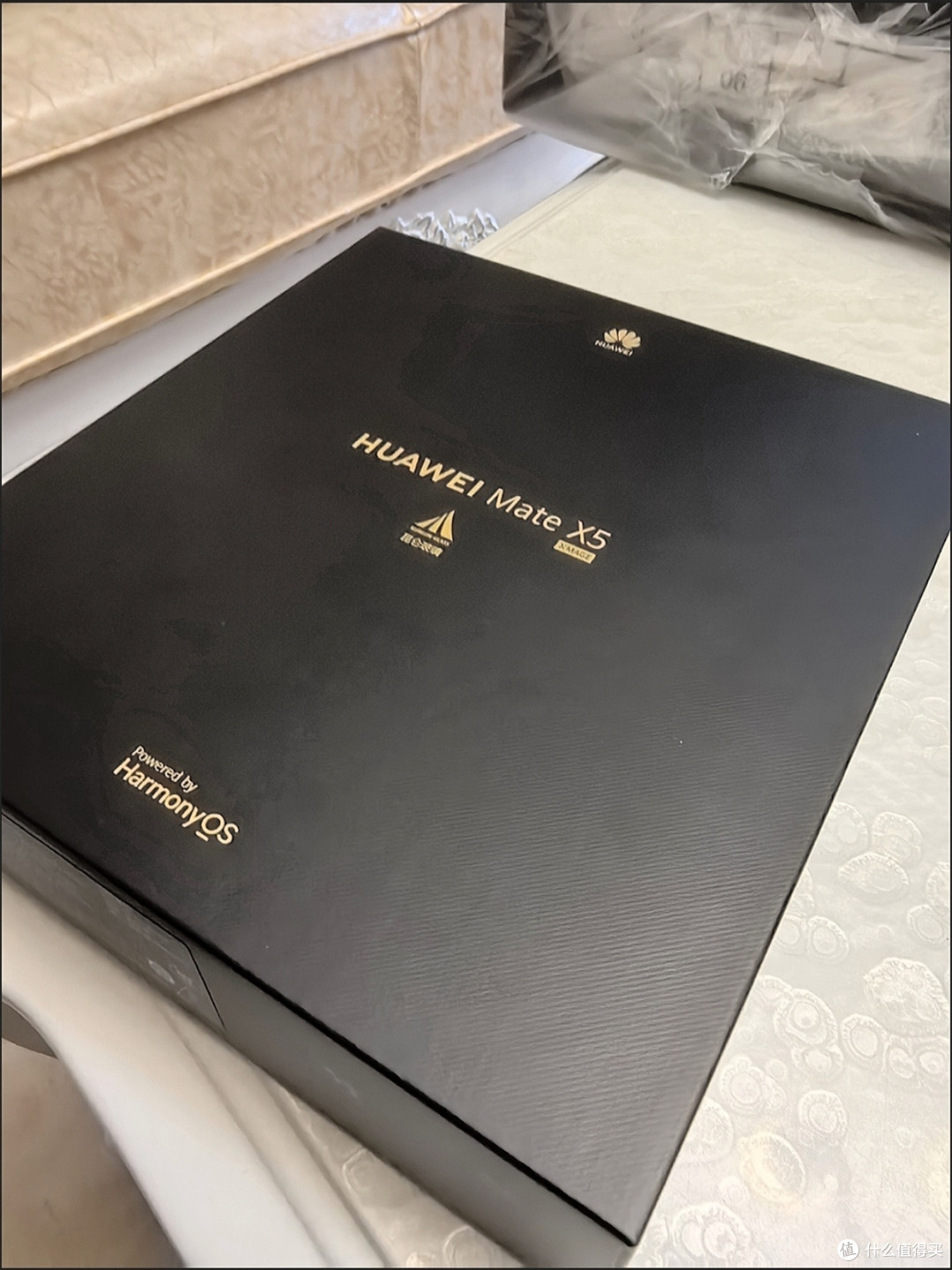 一眼轻薄的折叠屏手机，你会买吗？我会