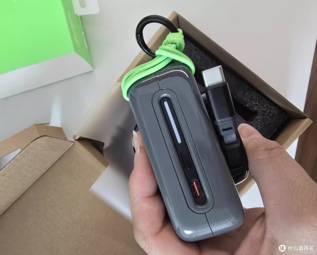 脑洞范小云团充电宝：卷尺式伸缩线带来的充电革命