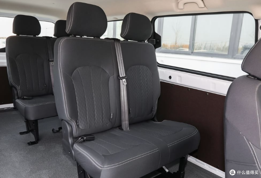 剧组拉人专用车领途M8：7.28万起售的中大型MPV，长超5米2+侧滑门