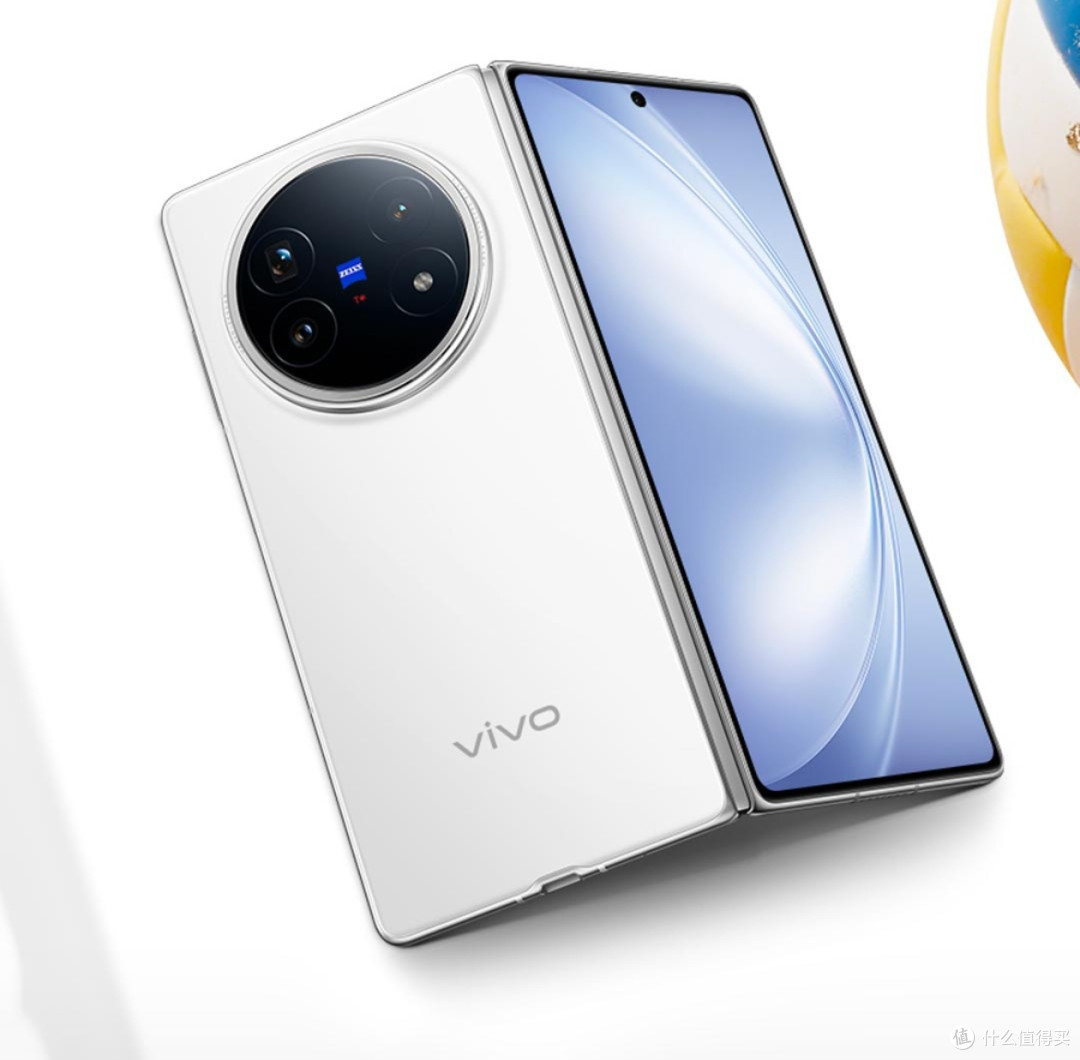 当折叠屏捅破生态高墙：vivo X Fold5的“轻强”哲学与跨界野心