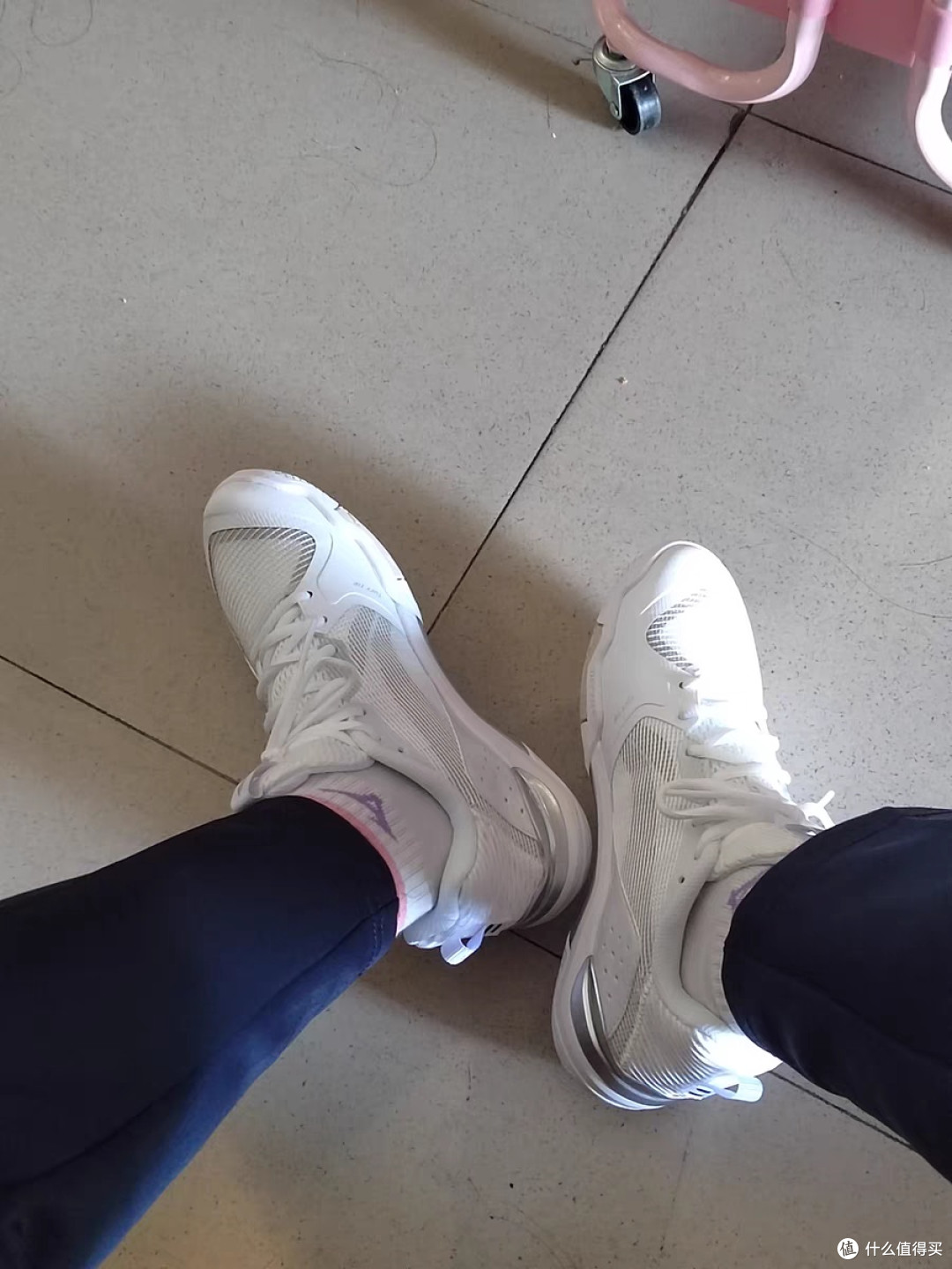 开箱即惊艳!李宁音爆系列羽毛球鞋,专业与舒适的完美融合