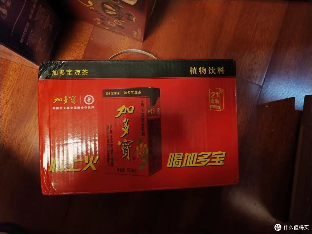草本植物熬制的清热解暑饮品