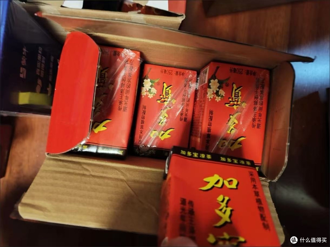 草本植物熬制的清热解暑饮品
