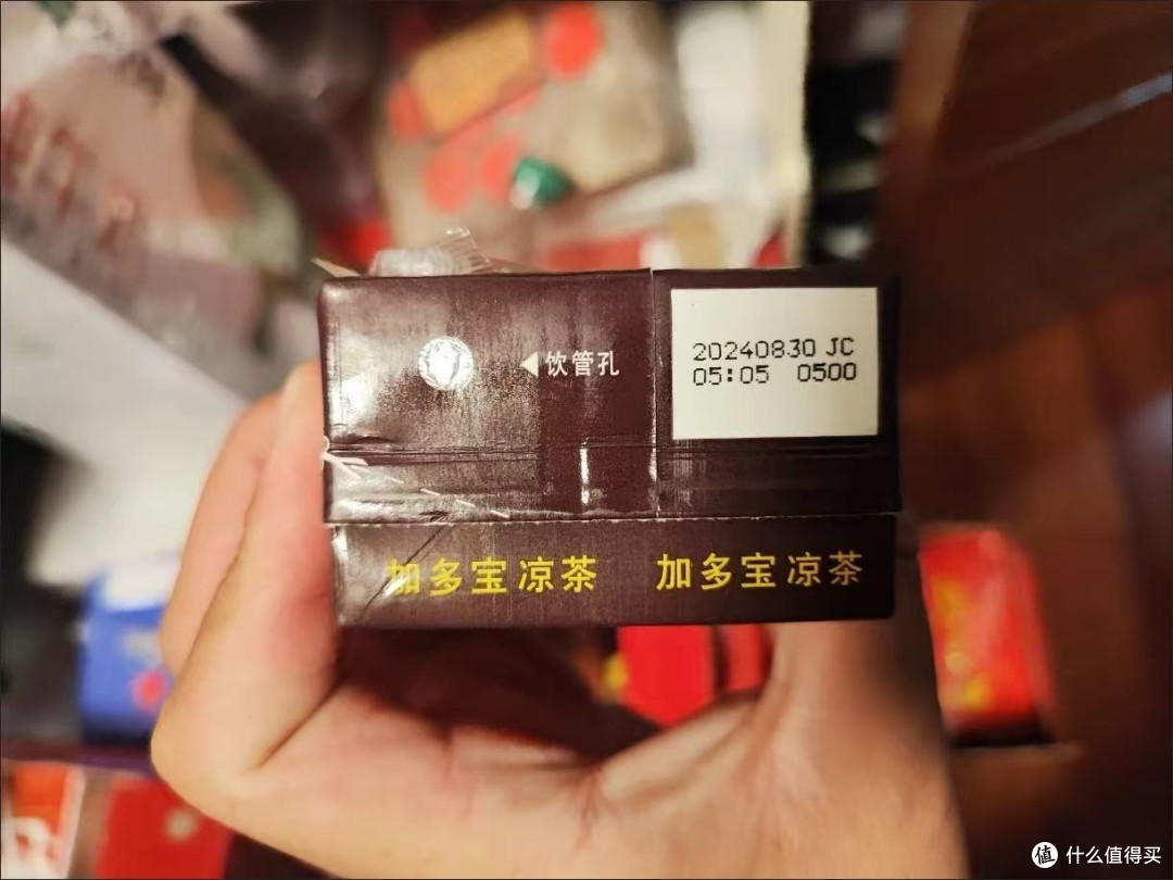 草本植物熬制的清热解暑饮品