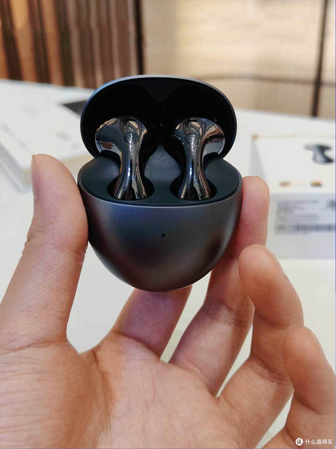 今天才发现,原来freebuds6的充电特效这么好看!