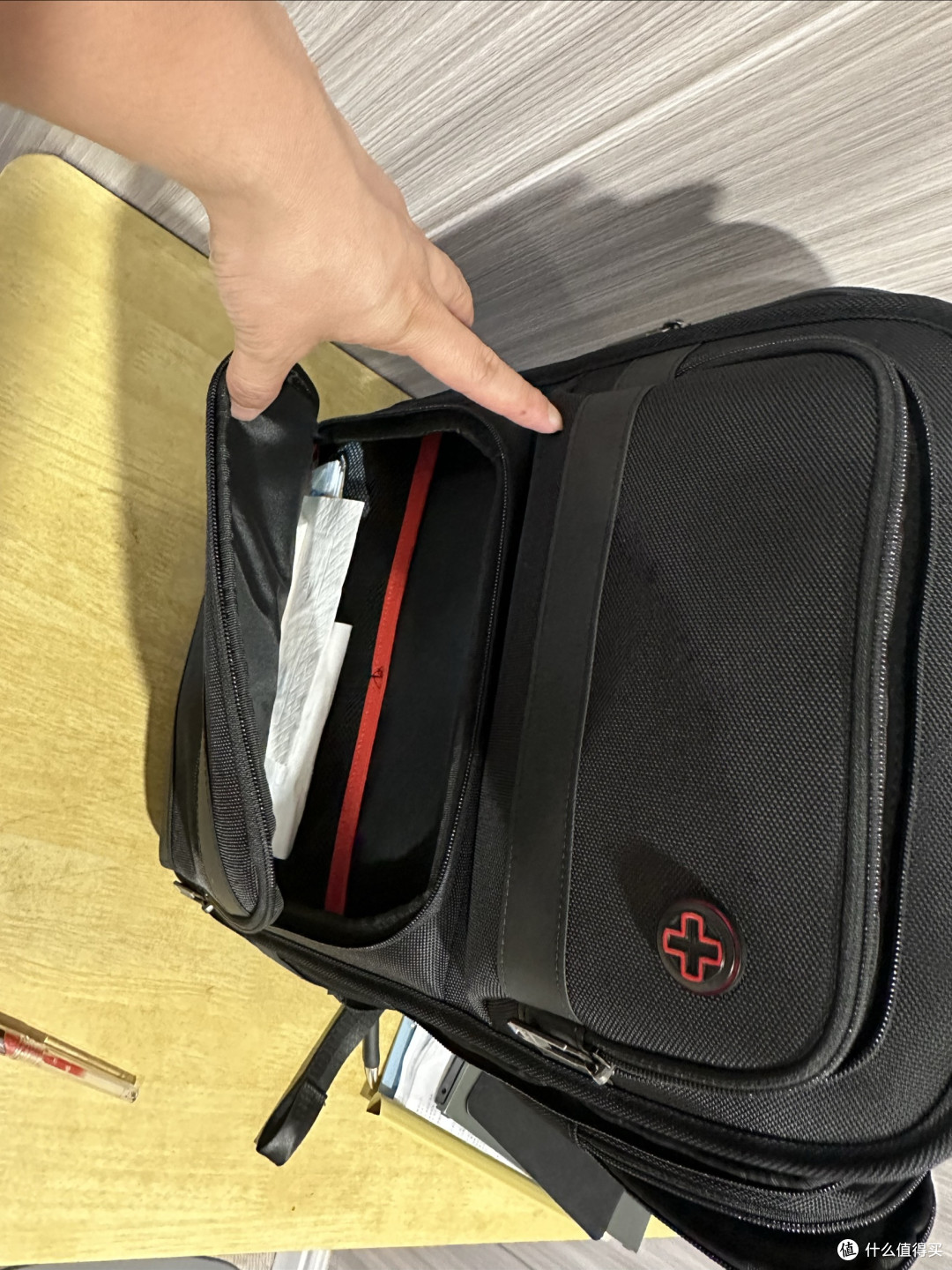前方口袋还行 放点口罩钥匙的