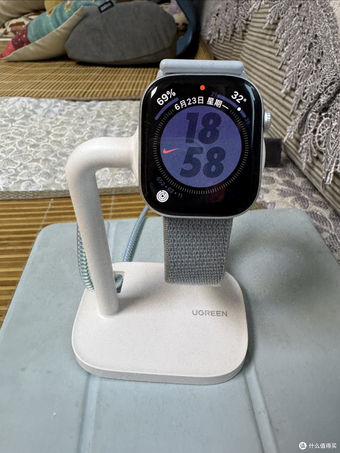绿联 Apple Watch 充电支架测评:实用与美观的桌面小帮手