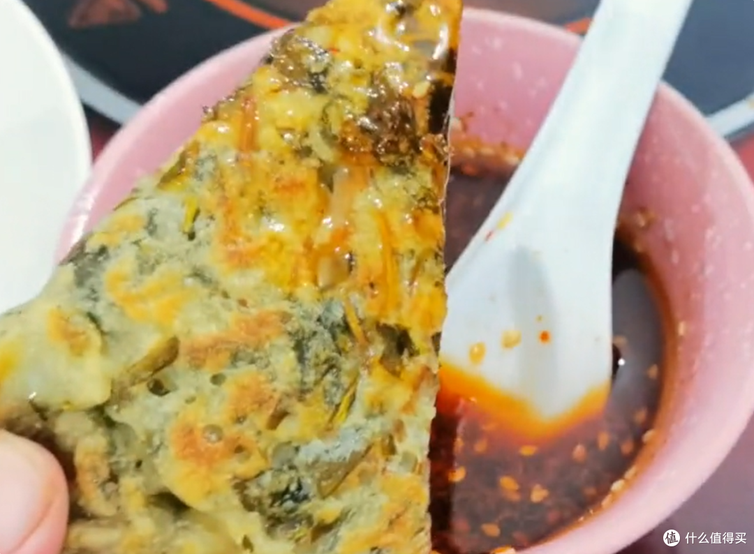 麻子菜煎饼：河南特色美食，田边野菜变美味！