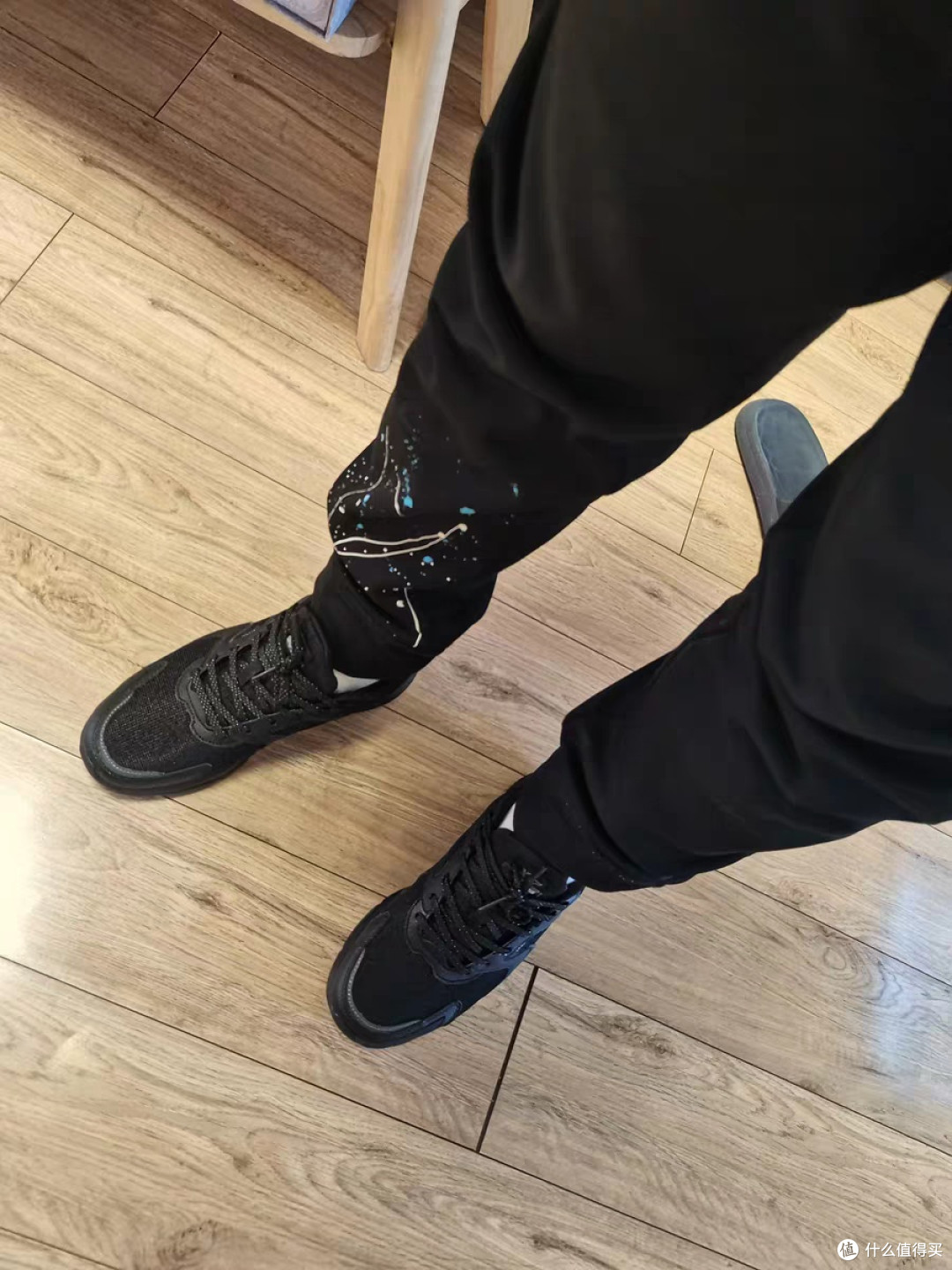 运动购物车特步跑步鞋:设计与性能兼备