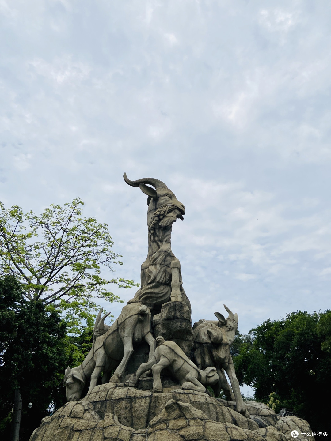 绿意盎然的城市绿洲:广州越秀公园探秘。