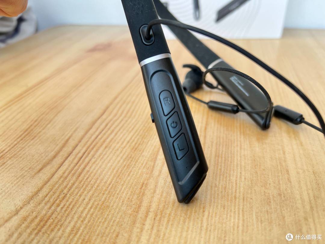 最先进的助听器是哪家？町石tinx 挂脖助听器“高增益，不伤耳”