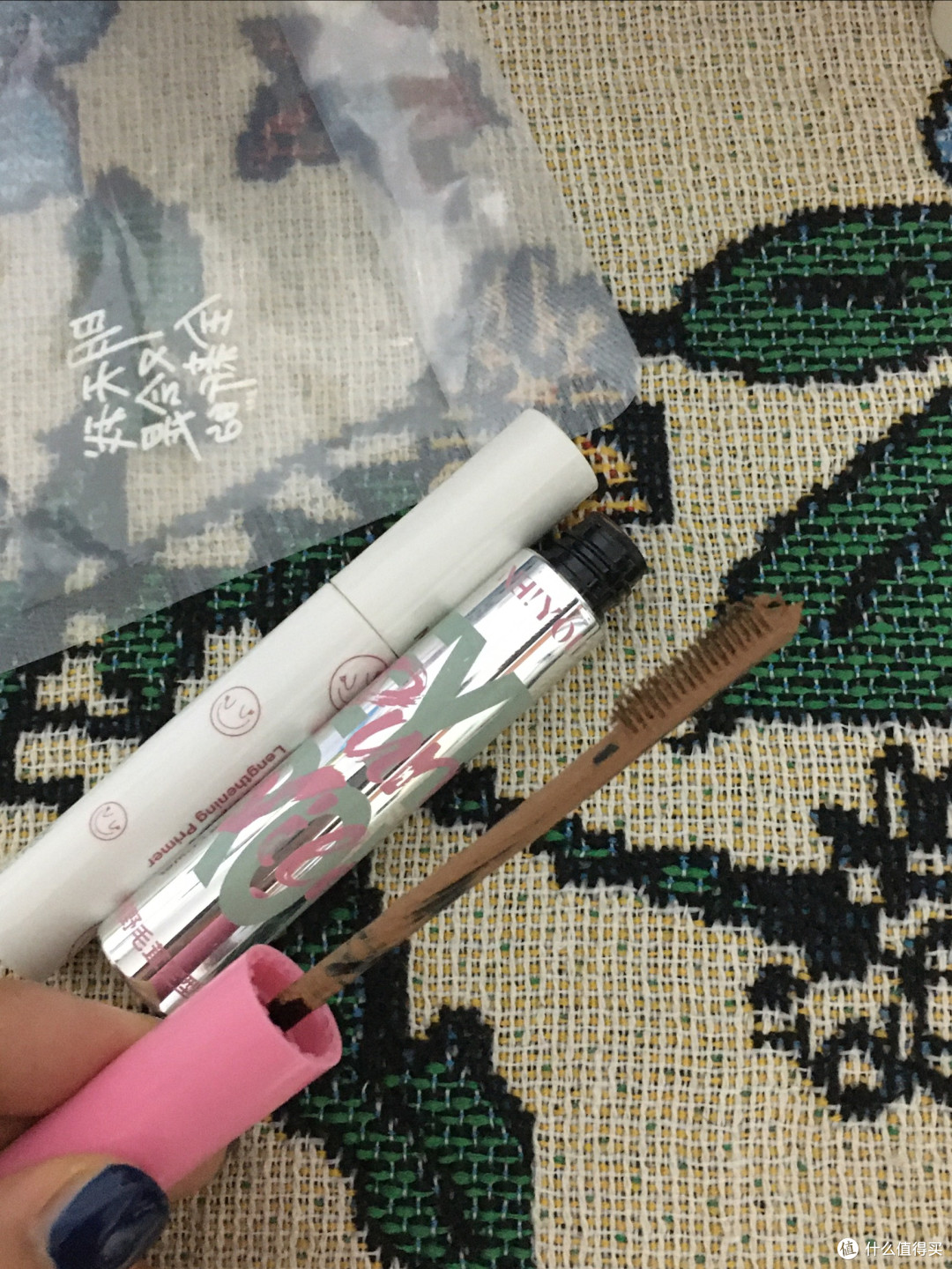 超级喜欢的两化妆品一个睫毛膏一个染眉膏