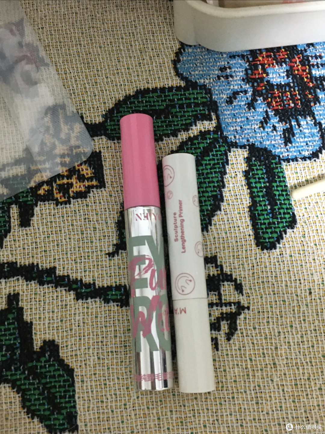 超级喜欢的两化妆品一个睫毛膏一个染眉膏
