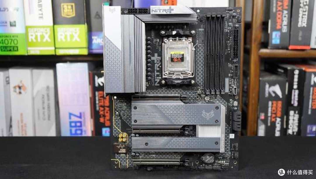 蓝宝石氮动B850A WIFI标准大板与RX 9070 XT 16G 氮动装机实测