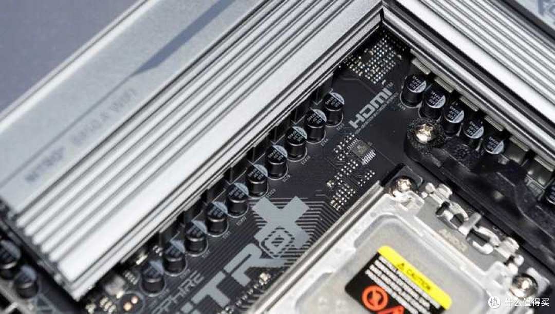 蓝宝石氮动B850A WIFI标准大板与RX 9070 XT 16G 氮动装机实测