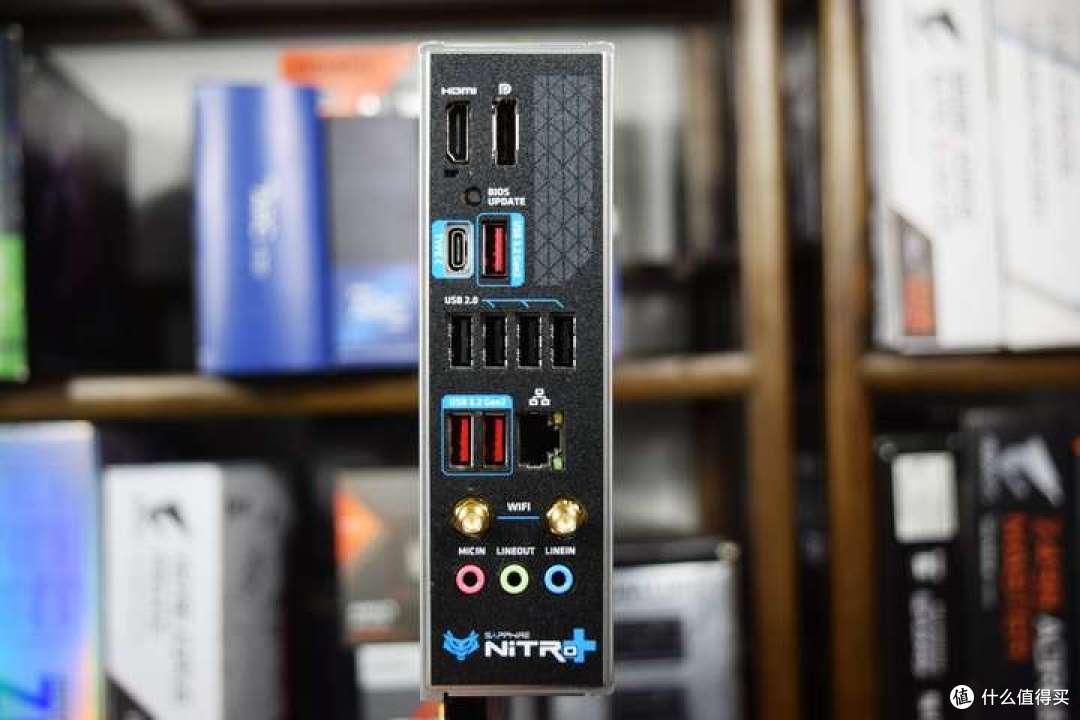 蓝宝石氮动B850A WIFI标准大板与RX 9070 XT 16G 氮动装机实测