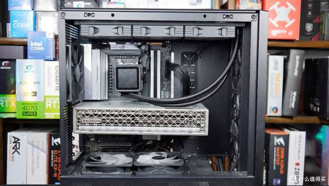蓝宝石氮动B850A WIFI标准大板与RX 9070 XT 16G 氮动装机实测
