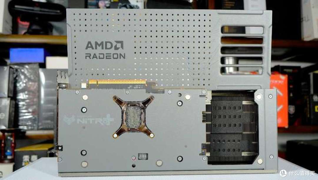 蓝宝石氮动B850A WIFI标准大板与RX 9070 XT 16G 氮动装机实测