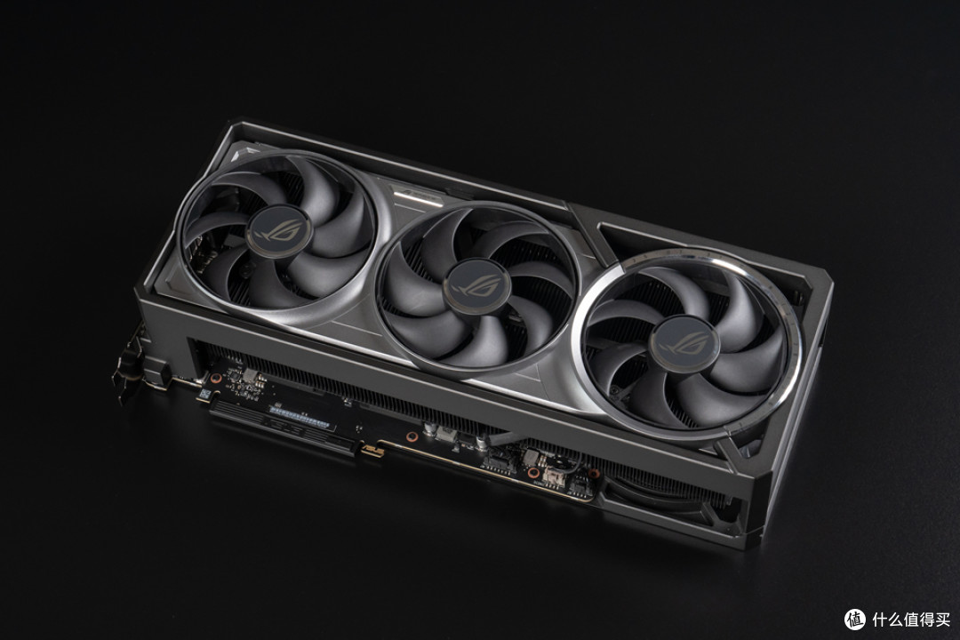 宇级美学与散热革命 —华硕 ROG ASTRAL 夜神 RTX5080 开箱分享!