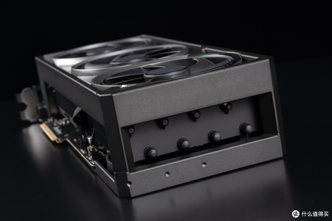 宇级美学与散热革命 —华硕 ROG ASTRAL 夜神 RTX5080 开箱分享!