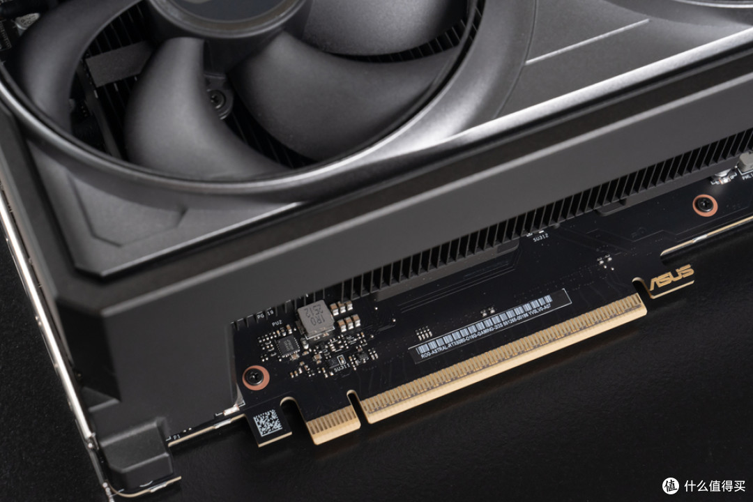 宇级美学与散热革命 —华硕 ROG ASTRAL 夜神 RTX5080 开箱分享!