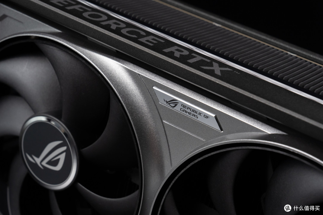 宇级美学与散热革命 —华硕 ROG ASTRAL 夜神 RTX5080 开箱分享!
