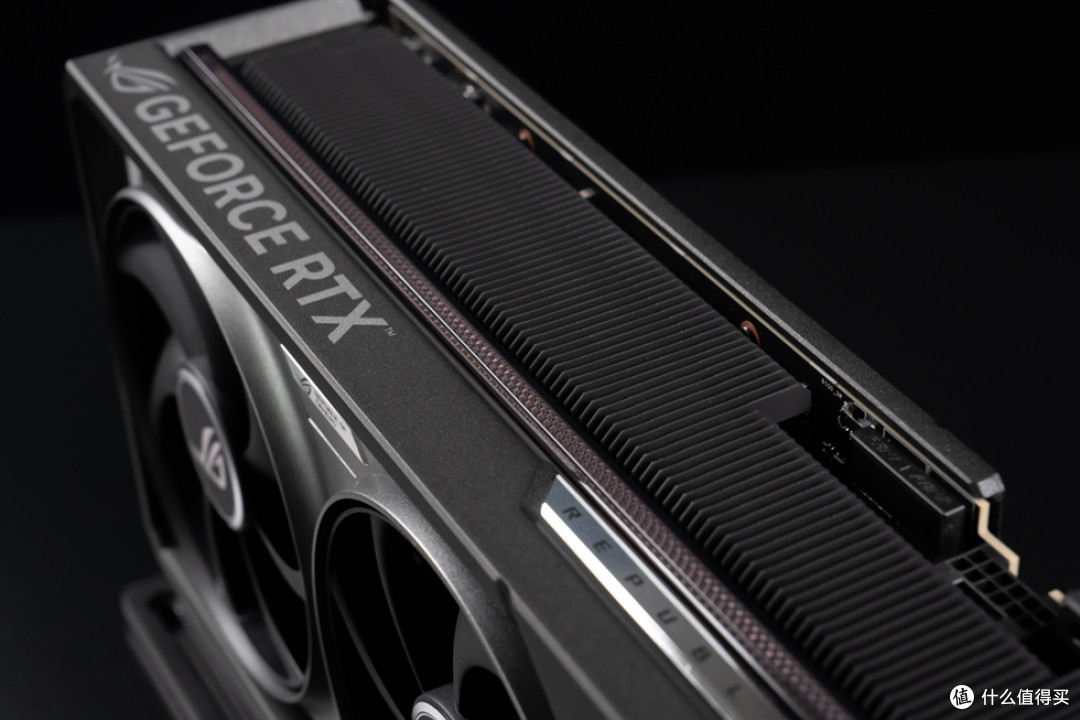 宇级美学与散热革命 —华硕 ROG ASTRAL 夜神 RTX5080 开箱分享!