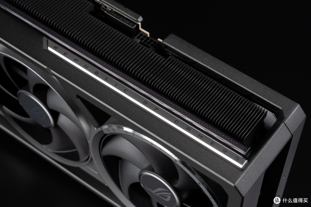 宇级美学与散热革命 —华硕 ROG ASTRAL 夜神 RTX5080 开箱分享!