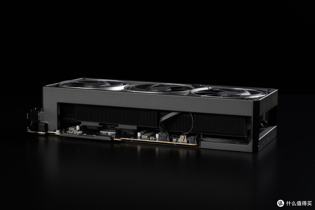 宇级美学与散热革命 —华硕 ROG ASTRAL 夜神 RTX5080 开箱分享!