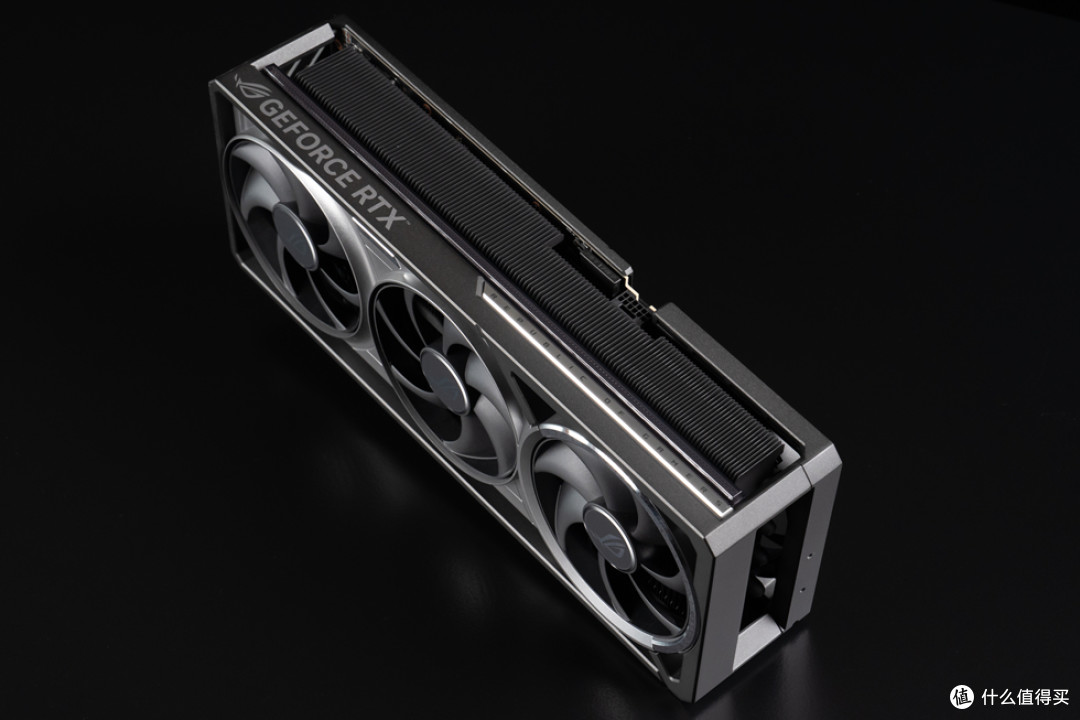 宇级美学与散热革命 —华硕 ROG ASTRAL 夜神 RTX5080 开箱分享!