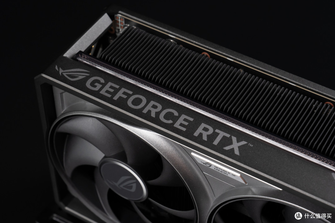 宇级美学与散热革命 —华硕 ROG ASTRAL 夜神 RTX5080 开箱分享!
