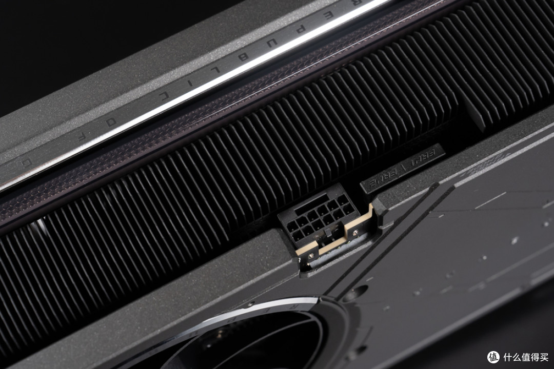 宇级美学与散热革命 —华硕 ROG ASTRAL 夜神 RTX5080 开箱分享!