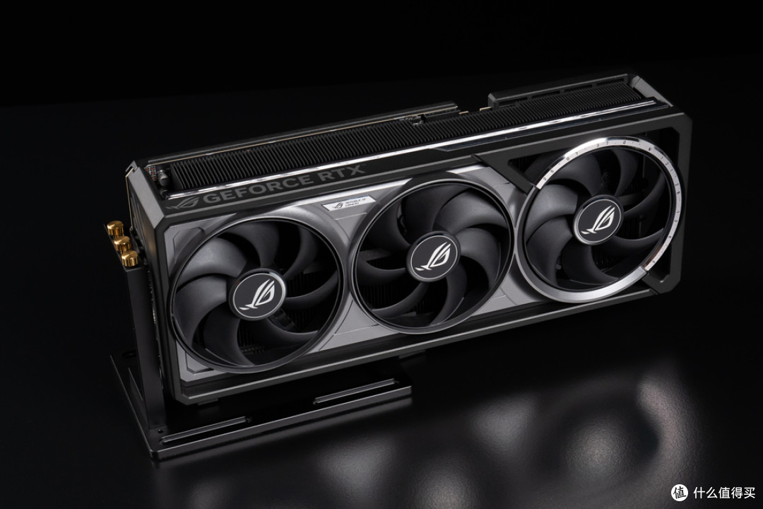 宇级美学与散热革命 —华硕 ROG ASTRAL 夜神 RTX5080 开箱分享!