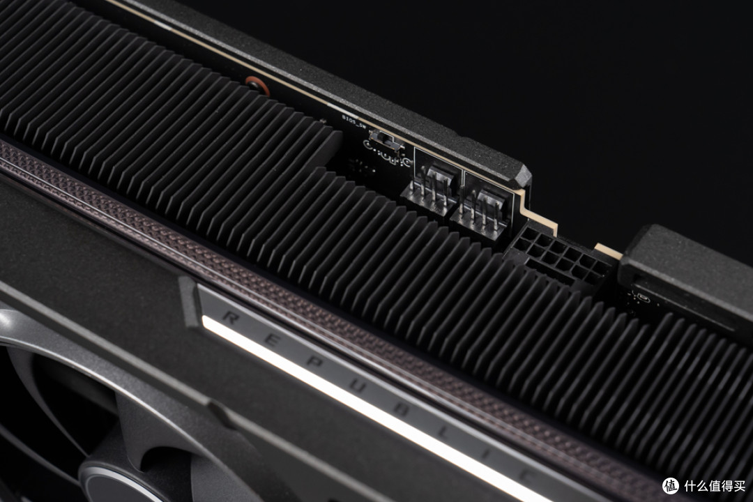 宇级美学与散热革命 —华硕 ROG ASTRAL 夜神 RTX5080 开箱分享!