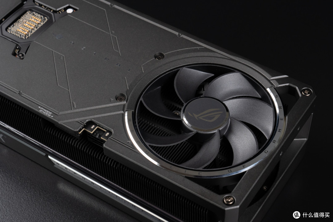 宇级美学与散热革命 —华硕 ROG ASTRAL 夜神 RTX5080 开箱分享!