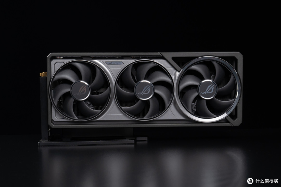 宇级美学与散热革命 —华硕 ROG ASTRAL 夜神 RTX5080 开箱分享!