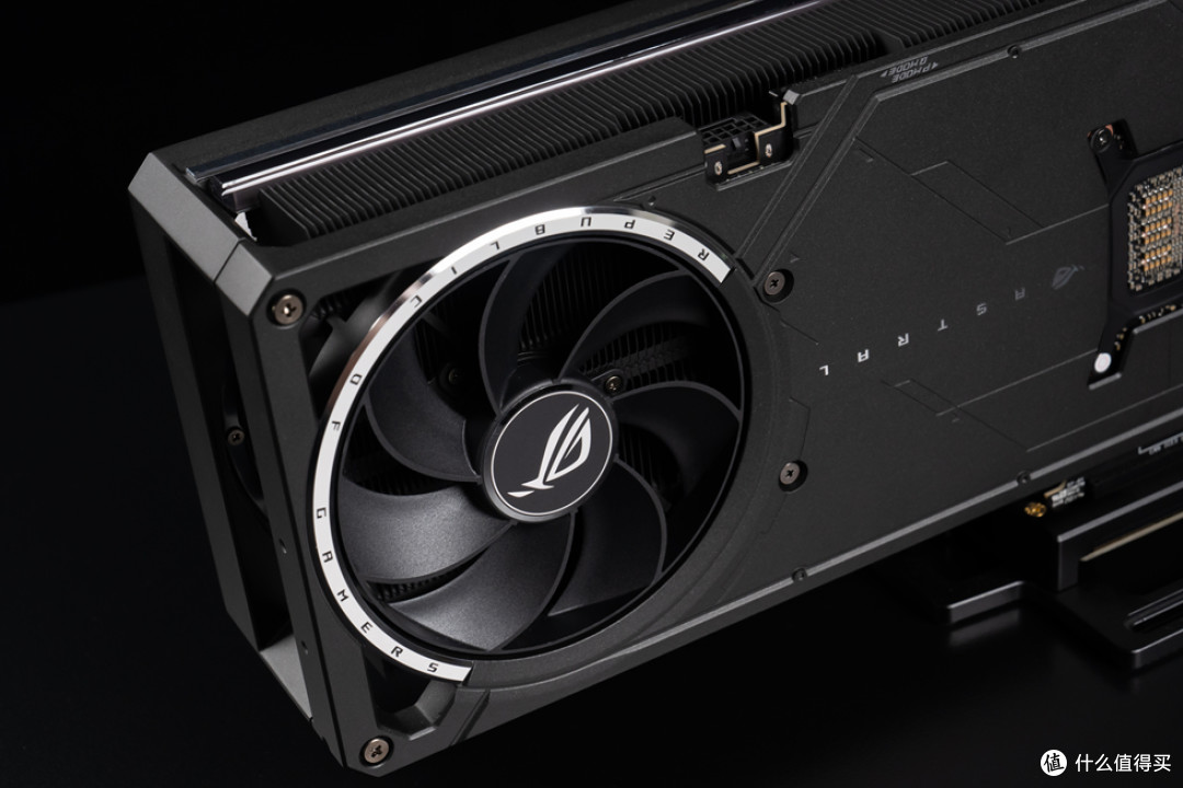 宇级美学与散热革命 —华硕 ROG ASTRAL 夜神 RTX5080 开箱分享!