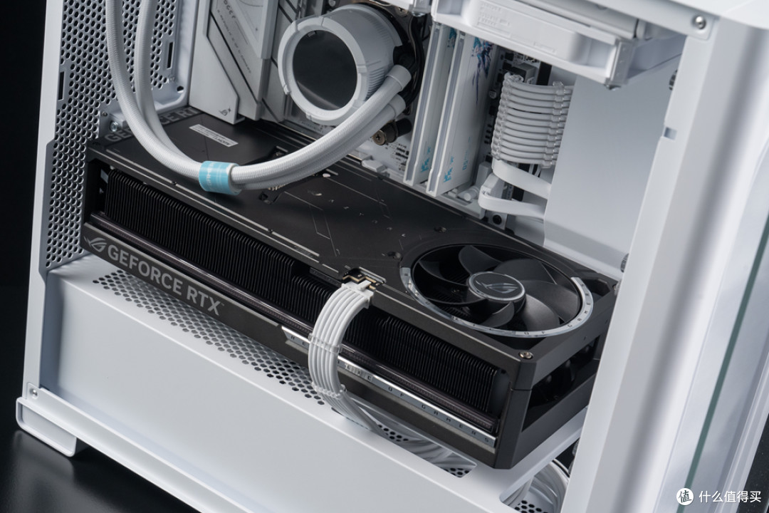 宇级美学与散热革命 —华硕 ROG ASTRAL 夜神 RTX5080 开箱分享!