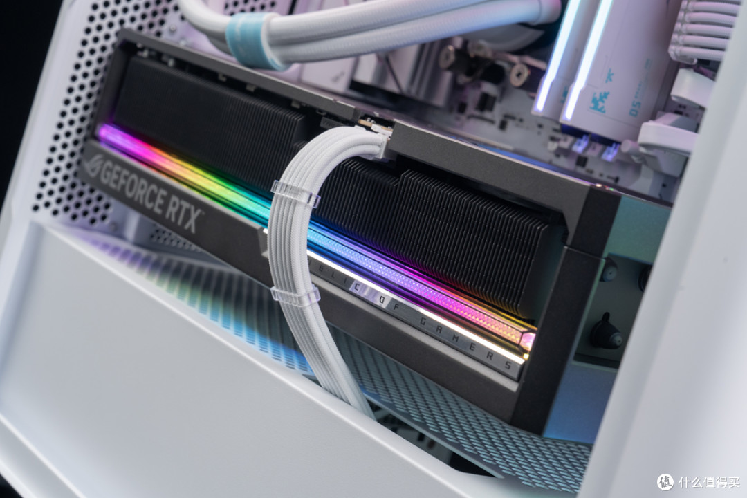 宇级美学与散热革命 —华硕 ROG ASTRAL 夜神 RTX5080 开箱分享!