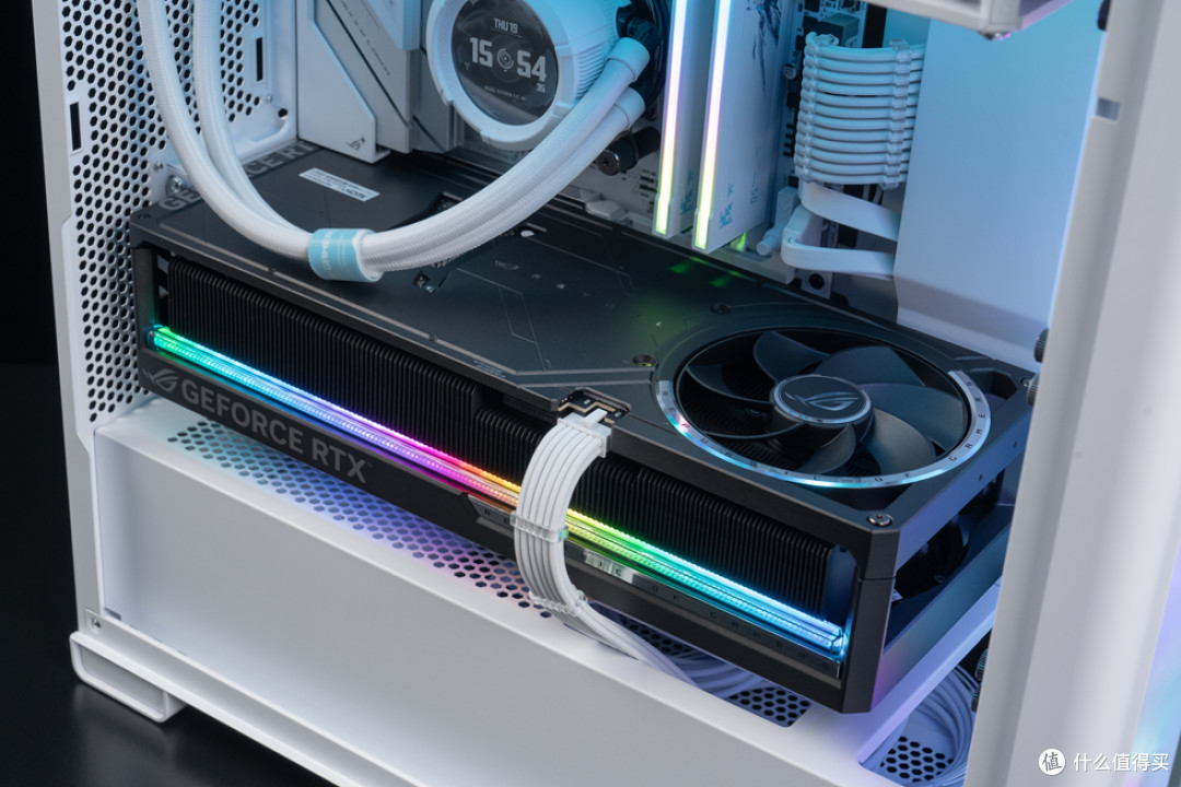 宇级美学与散热革命 —华硕 ROG ASTRAL 夜神 RTX5080 开箱分享!