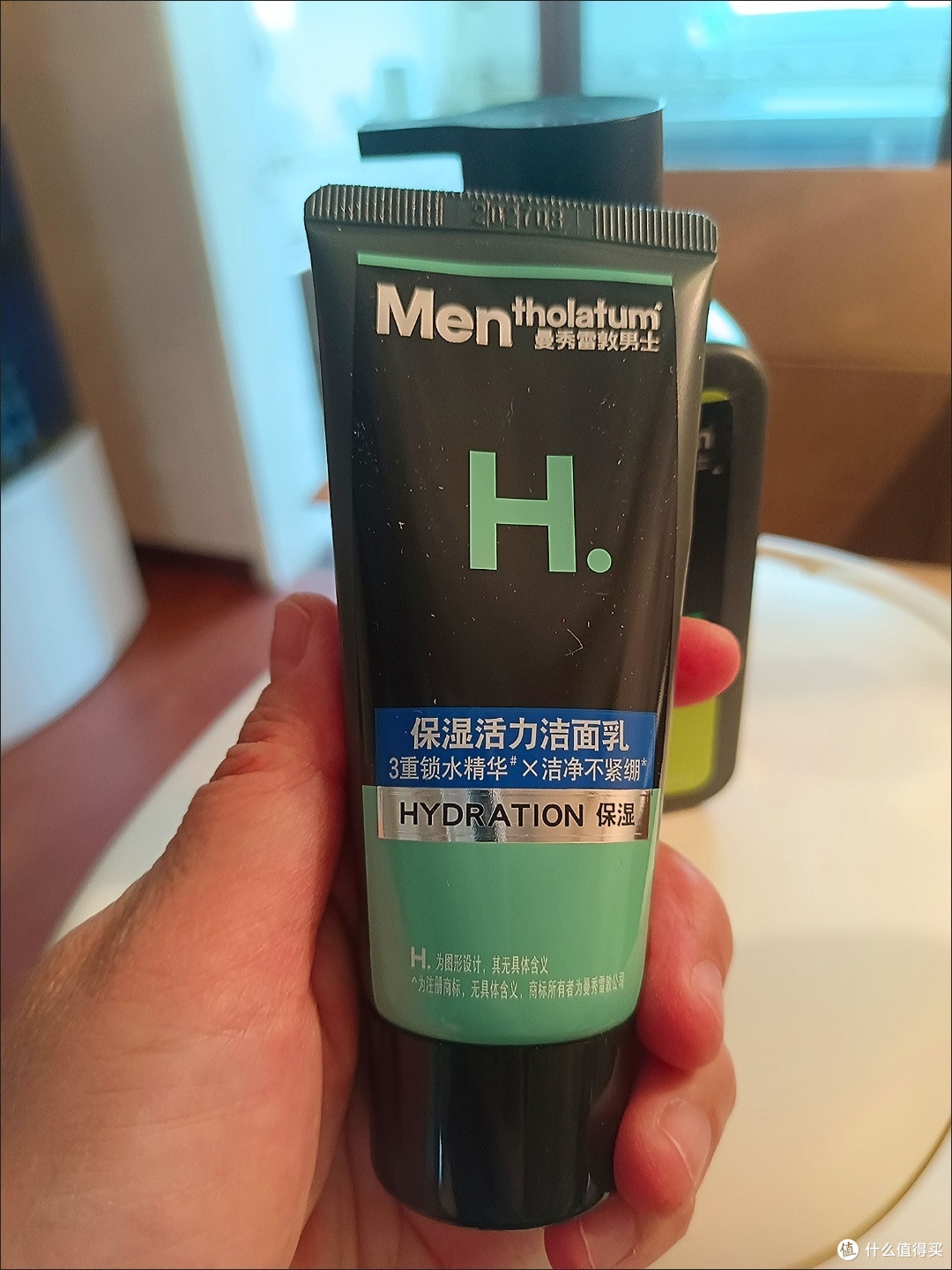 如果你的脸上也会长痘痘,可以试试曼秀雷敦抗痘洗面奶。