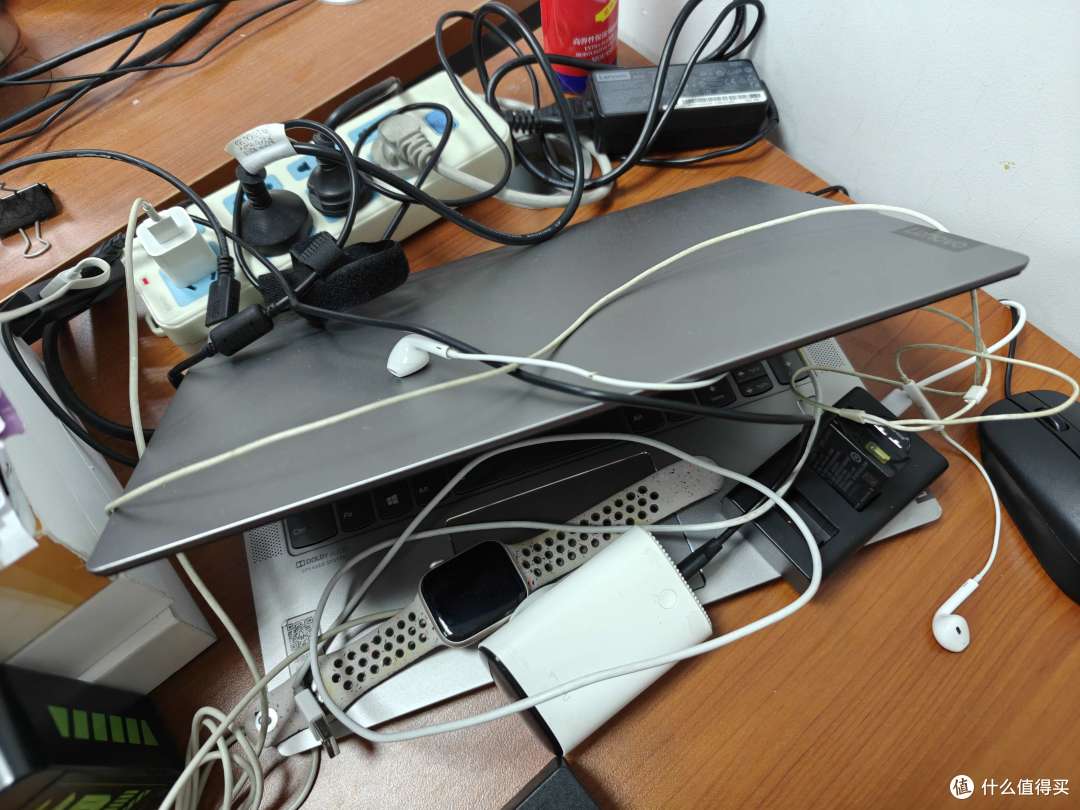 办公、出游不可少,闪极点阵屏充电器+随行Mini 2充电宝