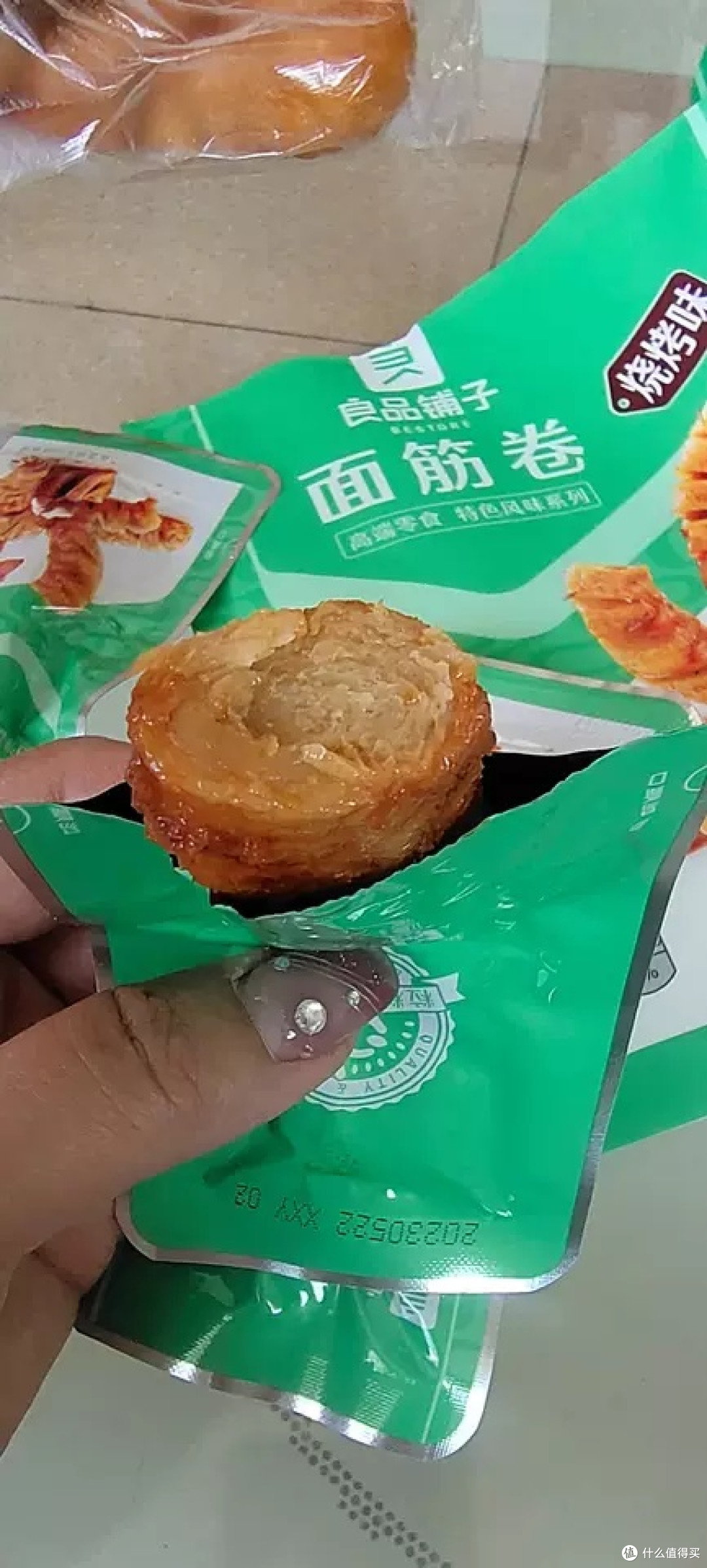 良品铺子面筋卷零食分享