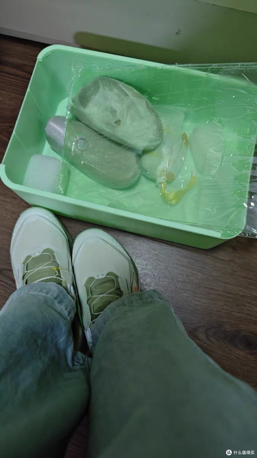 高弹减震与防滑设计的户外鞋